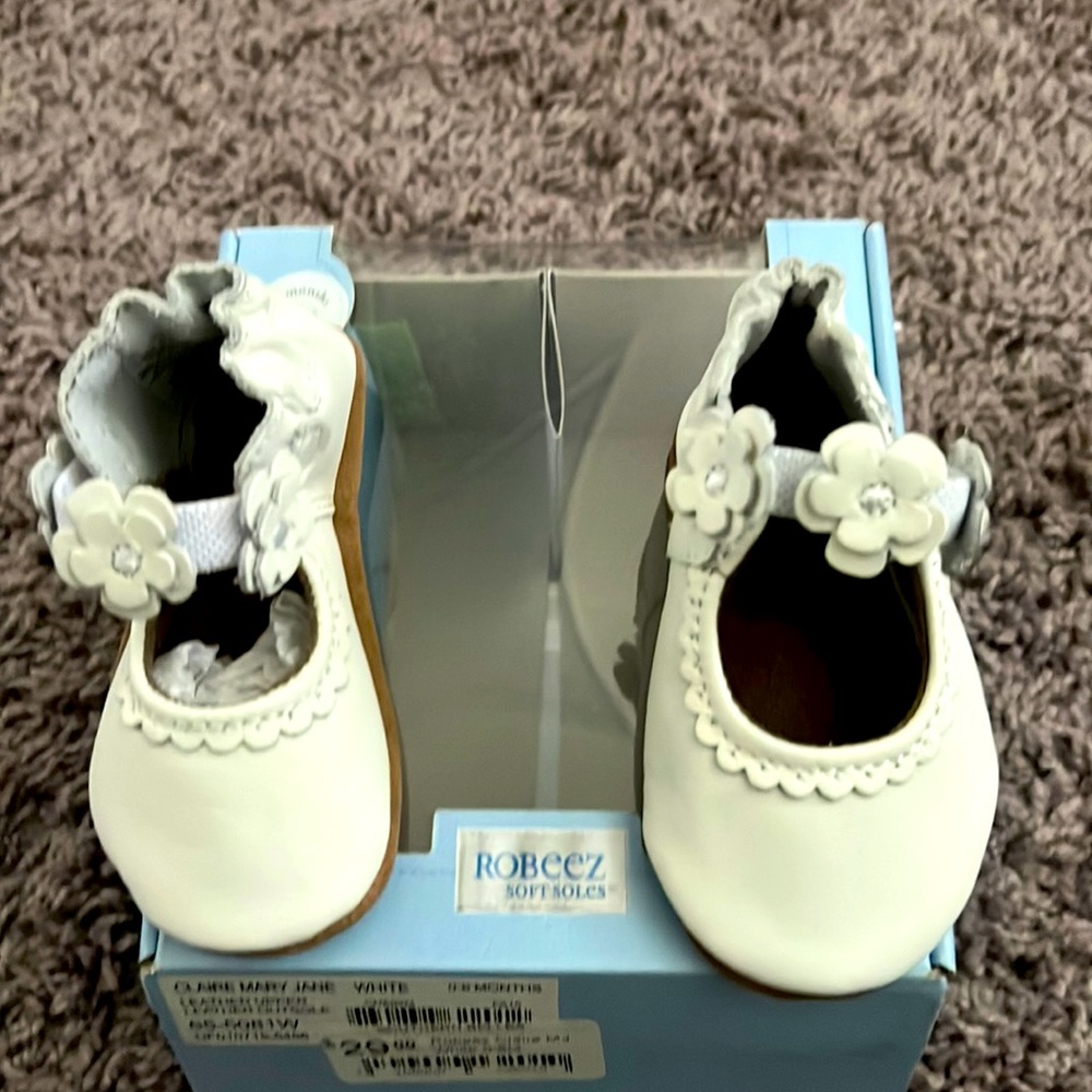 Robeez soft soles, never worn baby shoes, 0-6months